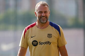 Ex-Bundestrainer Hansi Flick hat Marc Bernal bei Barcelona zur Vorbereitung der ersten Mannschaft dazugeholt. Ex-Bundestrainer Hansi Flick hat Marc Bernal bei Barcelona zur Vorbereitung der ersten Mannschaft dazugeholt.