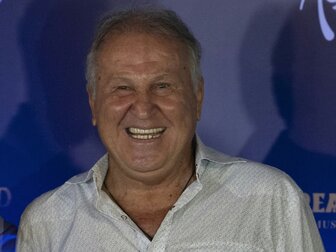 Brasiliens Fußball-Legende Zico in Paris bestohlen Brasiliens Fußball-Legende Zico in Paris bestohlen
