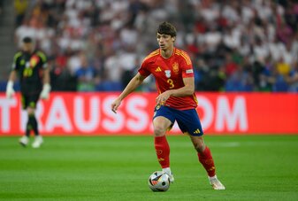 Nach acht Jahren verlässt Nationalspieler Le Normand Real Sociedad. Nach acht Jahren verlässt Nationalspieler Le Normand Real Sociedad.