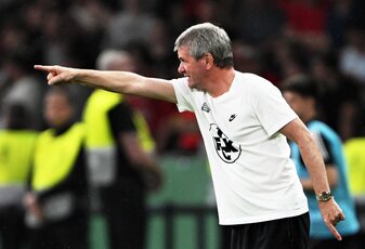 Nach seinem Comeback bei Kaiserslautern schließt Friedhelm Funkel weitere Trainerstationen nicht aus. Nach seinem Comeback bei Kaiserslautern schließt Friedhelm Funkel weitere Trainerstationen nicht aus.