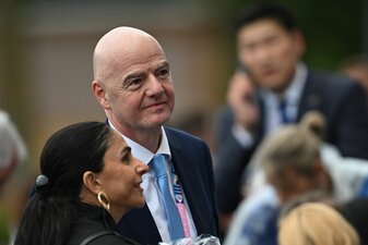 Der FIFA-Präsident hat die Bewerbungsdossiers für die Endrunden 2030 und 2034 entgegengenommen. Der FIFA-Präsident hat die Bewerbungsdossiers für die Endrunden 2030 und 2034 entgegengenommen.