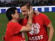 Maradona (l) und Francesco Totti nehmen am Benefizspiel «Match of Peace - United for Peace» in Rom teil. Foto: Alessandro Di Meo
<br>dpa-infocom GmbH
