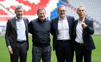 Der Vorstand des FC Bayern mit Michael Diederich. Der Vorstand des FC Bayern mit Michael Diederich.