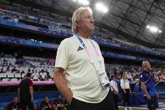 Hrubesch will mit den DFB-Frauen am Mittwoch ins Viertelfinale einziehen. Foto: Pascal Guyot/AFP via Getty Images Hrubesch will mit den DFB-Frauen am Mittwoch ins Viertelfinale einziehen. Foto: Pascal Guyot/AFP via Getty Images