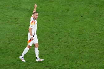 Von der EM zu Borussia Dortmund: Waldemar Anton und die anderen Nationalspieler steigen ins Training ein. Von der EM zu Borussia Dortmund: Waldemar Anton und die anderen Nationalspieler steigen ins Training ein.