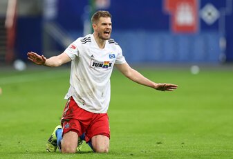 Zweitliga-Rekordtorschütze Simon Terodde traf auch für den HSV. Zweitliga-Rekordtorschütze Simon Terodde traf auch für den HSV.