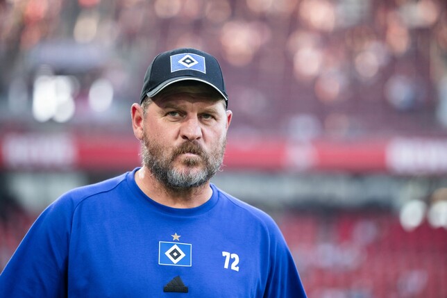Hamburgs Trainer Steffen Baumgart hat mit der Taktik gegen den 1. FC Köln überrascht.