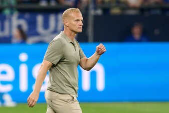 Schalkes Trainer Karel Geraerts drückt nach dem Traumstart ein wenig auf die Euphoriebremse. Schalkes Trainer Karel Geraerts drückt nach dem Traumstart ein wenig auf die Euphoriebremse.