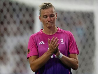 Kapitänin Popp fehlt Fußballerinnen im Halbfinale Kapitänin Popp fehlt Fußballerinnen im Halbfinale
