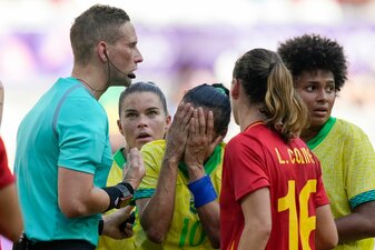 Brasilien spielt sein Olympia-Halbfinale ohne Superstar Marta. Brasilien spielt sein Olympia-Halbfinale ohne Superstar Marta.
