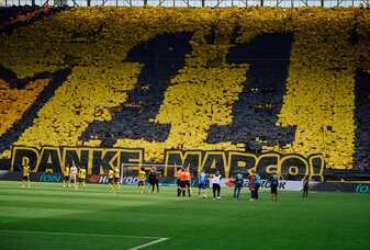 Marco Resu wird von den BVB-Fans verabschiedet und wechselt in die USA. Marco Resu wird von den BVB-Fans verabschiedet und wechselt in die USA.