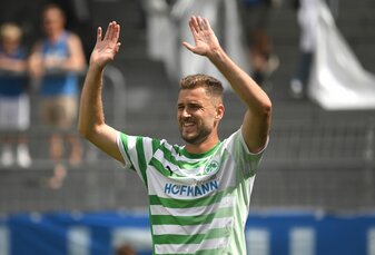 Foto: Fürth zieht glanzlos in nächste Pokalrunde ein