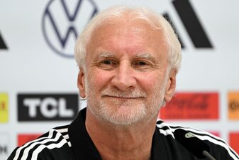 Der DFB-Sportdirektor war jahrelang Sportchef bei Bayer Leverkusen. Der DFB-Sportdirektor war jahrelang Sportchef bei Bayer Leverkusen.