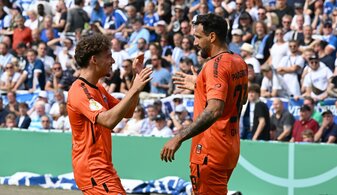 Der SC Paderborn erreicht souverän die 2. Runde des DFB-Pokals. Der SC Paderborn erreicht souverän die 2. Runde des DFB-Pokals.