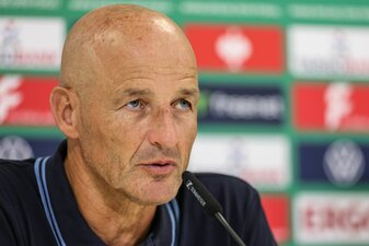 Bochums Trainer Peter Zeidler ist nach dem Pokal-Aus enttäuscht. Bochums Trainer Peter Zeidler ist nach dem Pokal-Aus enttäuscht.