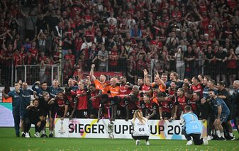 Bayer Leverkusen startet in der ungewohnte Rolle des Gejagten in die Saison. Bayer Leverkusen startet in der ungewohnte Rolle des Gejagten in die Saison.