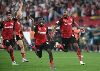Mit dem Sieg im Supercup über Stuttgart setzte Leverkusen ein erstes Zeichen im bevorstehenden Titelkampf. Mit dem Sieg im Supercup über Stuttgart setzte Leverkusen ein erstes Zeichen im bevorstehenden Titelkampf.