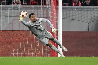 Noch nicht ganz fit, aber weiter Freiburgs Stammtorhüter: Noah Atubolu Noch nicht ganz fit, aber weiter Freiburgs Stammtorhüter: Noah Atubolu