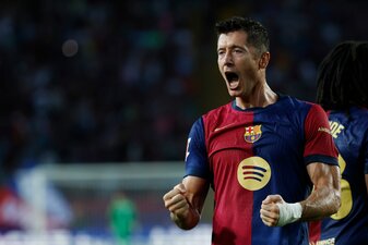 Robert Lewandowski trifft auch beim nächsten Sieg unter Hansi Flick. Robert Lewandowski trifft auch beim nächsten Sieg unter Hansi Flick.