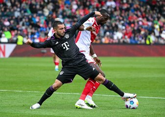 Chrislain Matsima (r) wechselt zum FC Augsburg. Chrislain Matsima (r) wechselt zum FC Augsburg.