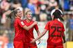 Matchwinnerin Sembrandt (l) führte den FC Bayern mit zwei Toren zum Auftaktsieg.