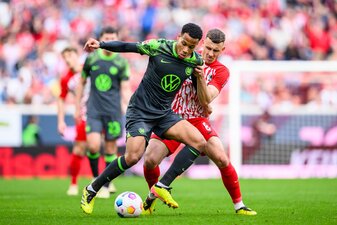 Der Belgier Aster Vranckx (l) hat überraschend seinen Vertrag beim VfL Wolfsburg verlängert. Der Belgier Aster Vranckx (l) hat überraschend seinen Vertrag beim VfL Wolfsburg verlängert.