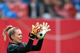 Merle Frohms hält künftig keine Bälle für das DFB-Team mehr. Merle Frohms hält künftig keine Bälle für das DFB-Team mehr.