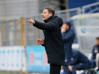Frankfurter U19-Trainer Rasche stirbt bei Autounfall Frankfurter U19-Trainer Rasche stirbt bei Autounfall
