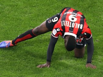 Mario Balotelli leidet an einer Adduktorenverletzung (Quelle: SID) Mario Balotelli leidet an einer Adduktorenverletzung (Quelle: SID)