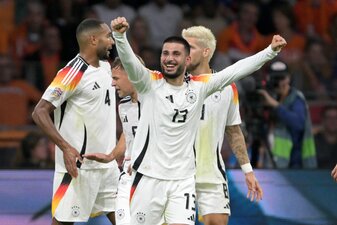 Deniz Undav (M) jubelt nach seinem ersten Länderspieltor. Deniz Undav (M) jubelt nach seinem ersten Länderspieltor.