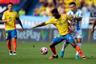 Kolumbien bereitet Weltmeister Argentinien Probleme. Kolumbien bereitet Weltmeister Argentinien Probleme.