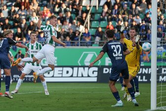 Münsters Mees trifft zum 1:0. Münsters Mees trifft zum 1:0.