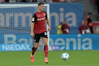 Leverkusens Granit Xhaka freut sich auf sein erstes Spiel in Rotterdam. Leverkusens Granit Xhaka freut sich auf sein erstes Spiel in Rotterdam.