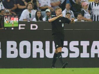 OP: Bundesliga-Schiri Schröder fällt vorerst aus OP: Bundesliga-Schiri Schröder fällt vorerst aus