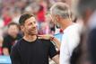 Bayer-Trainer Xabi Alonso und RBL-Trainer Marco Rose mit einem verspäteten Einstieg in die Champions League. | Foto: Pau Barrena/Getty Images