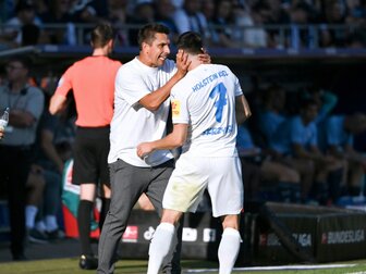 "Straßenfußballer" Skrzybski beschert Kiel ersten Punkt "Straßenfußballer" Skrzybski beschert Kiel ersten Punkt