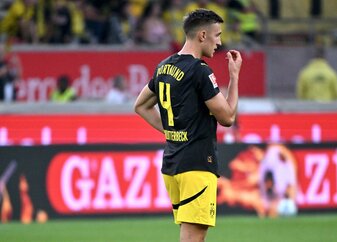 Nico Schlotterbeck und der BVB kassierten in Stuttgart eine 1:5-Klatsche. Nico Schlotterbeck und der BVB kassierten in Stuttgart eine 1:5-Klatsche.