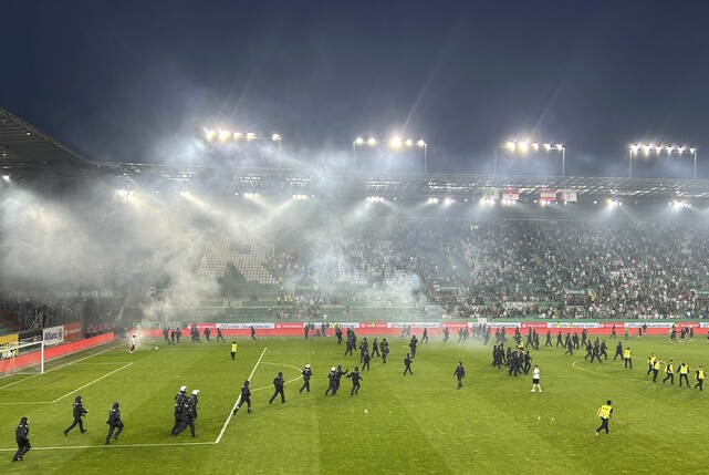 Schwere Ausschreitungen beim Wiener Stadtderby.