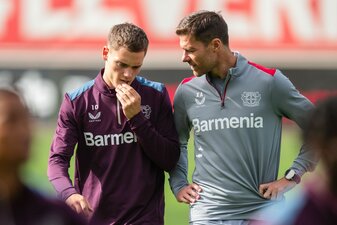 Florian Wirtz (links) und Coach Xabi Alonso sind zwei Hauptverantwortliche des Leverkusener Aufschwungs. Florian Wirtz (links) und Coach Xabi Alonso sind zwei Hauptverantwortliche des Leverkusener Aufschwungs.