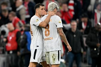 Die Bayer-Profis Granit Xhaka (links) und Robert Andrich sind zufrieden über das 1:1 in München. Die Bayer-Profis Granit Xhaka (links) und Robert Andrich sind zufrieden über das 1:1 in München.