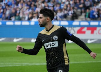 Elversbergs Sahin erzielt gegen Hertha das erste Tor des Tages. Elversbergs Sahin erzielt gegen Hertha das erste Tor des Tages.