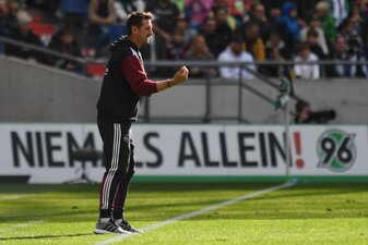 Miroslav Klose musste mit dem 1. FC Nürnberg die nächste Niederlage hinnehmen. Miroslav Klose musste mit dem 1. FC Nürnberg die nächste Niederlage hinnehmen.