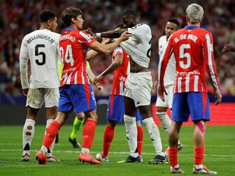 1:1 im Madrid-Derby - Atletico-Fans sorgen für Unterbrechung 1:1 im Madrid-Derby - Atletico-Fans sorgen für Unterbrechung