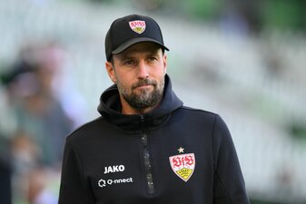 Trifft mit dem VfB Stuttgart am Dienstag auf Sparta Prag: Trainer Sebastian Hoeneß. Trifft mit dem VfB Stuttgart am Dienstag auf Sparta Prag: Trainer Sebastian Hoeneß.