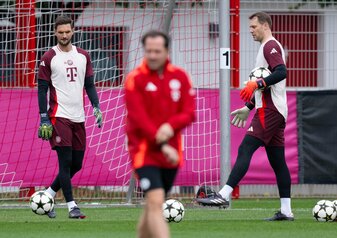 Torwart Sven Ulreich (l) hat sich im Ton vergriffen und wird für ein Spiel gesperrt. Torwart Sven Ulreich (l) hat sich im Ton vergriffen und wird für ein Spiel gesperrt.