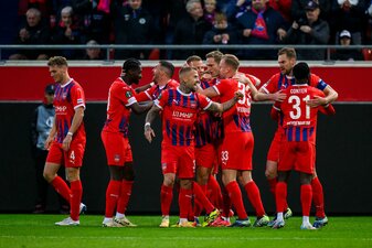 Heidenheim jubelte früh über das 1:0. Heidenheim jubelte früh über das 1:0.