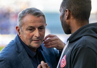 Fortuna Düsseldorfs Sportvorstand Klaus Allofs (l.) sieht den Hamburger SV als «Riese der 2. Bundesliga» Fortuna Düsseldorfs Sportvorstand Klaus Allofs (l.) sieht den Hamburger SV als «Riese der 2. Bundesliga»