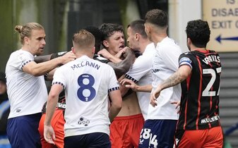Im Derby zwischen Preston und Blackburn wurde es hitzig. Im Derby zwischen Preston und Blackburn wurde es hitzig.