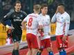 Die Hamburger René Adler, Lewis Holtby, Gotoku Sakai und Bobby Wood (l-r) sind nach dem 0:3 schwer enttäuscht. Foto: Axel Heimken