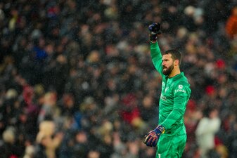 Liverpools Keeper Alisson Becker fällt vorerst verletzt aus. Liverpools Keeper Alisson Becker fällt vorerst verletzt aus.